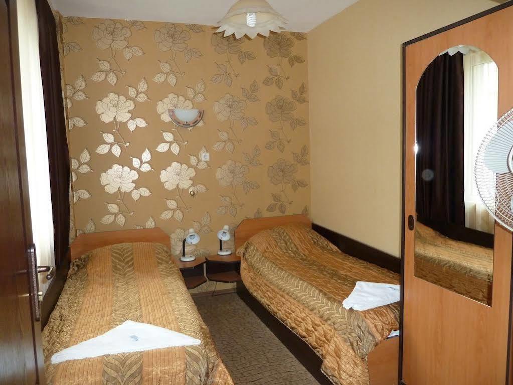 Tarnovski Dom Guest Rooms Veliko Tărnovo Exteriör bild